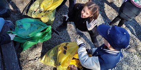 Powiększ grafikę: Sprzątanie świata.