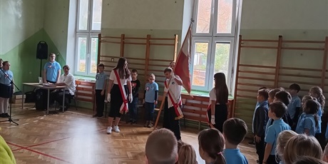 Powiększ grafikę: Sztandar szkoły.