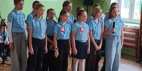 Powiększ grafikę: Piosenka Godzina W.