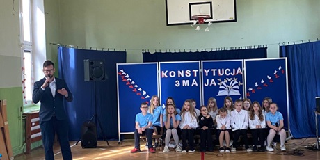 Powiększ grafikę: Rozpoczęcie apelu przez pana Tomasza.