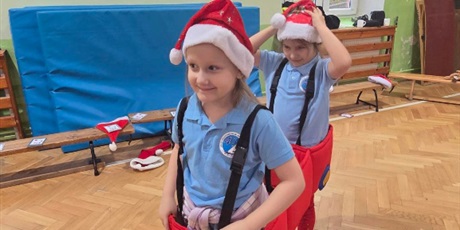 Powiększ grafikę: W autku.