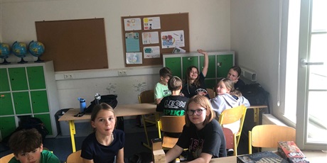 Powiększ grafikę: Gry karciane w klasach.