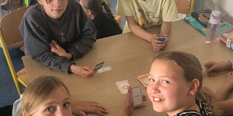 Powiększ grafikę: Gry towarzyskie w klasie 4a.