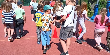 Powiększ grafikę: Wyścigi z nitką.