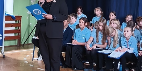 Powiększ grafikę: Pani Dyrektor składa życzenia z okazji Święta Edukacji.