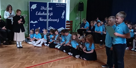 Powiększ grafikę: Nauczycielka z super mocami.
