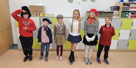 Powiększ grafikę: Klasa trzecia.