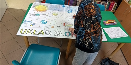 Powiększ grafikę: Sklejanie plakatu.