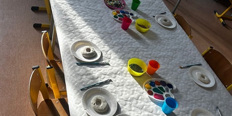 Powiększ grafikę: Zajęcia plastyczne.