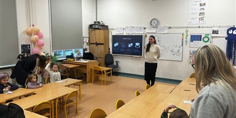 Powiększ grafikę: Zabawa muzyczna.