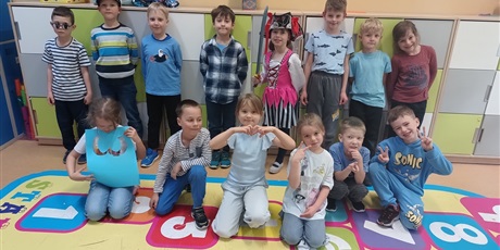 Powiększ grafikę: Klasa 1b w morskich tanacjach.