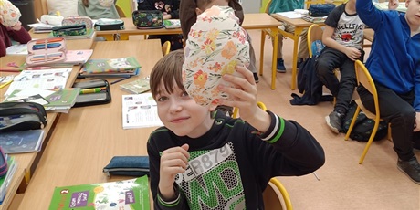 Powiększ grafikę: Klasa 2a z pisankami.