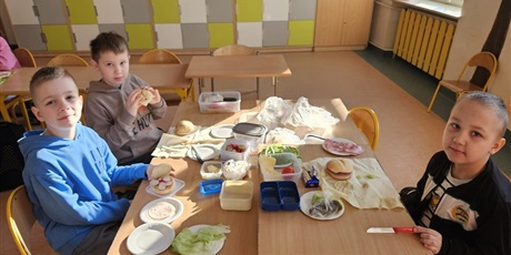 Powiększ grafikę: Wiosenne kanapki.