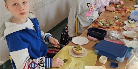 Powiększ grafikę: Witaminki na kanapkach.