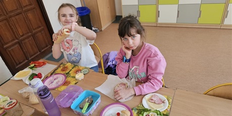 Powiększ grafikę: Wiosenne witaminy na kanapkach.