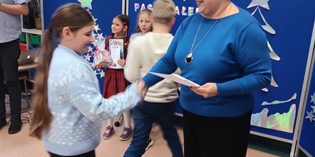 Powiększ grafikę: Wręczanie nagród.