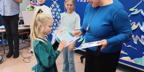 Powiększ grafikę: Wręczanie nagród i dyplomów.