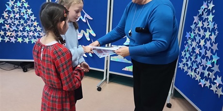 Powiększ grafikę: Gratulacje i nagrody dla zespołów.