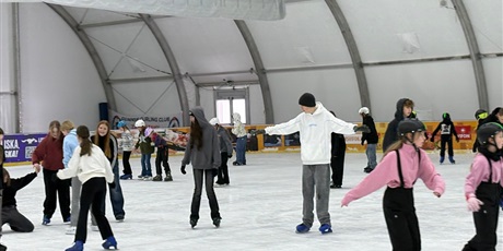 Powiększ grafikę: Na lodowisku.