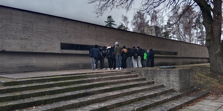 Powiększ grafikę: Zwiedzanie obozu.