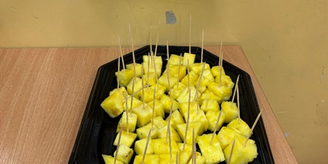 Powiększ grafikę: A jak ananas.