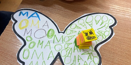 Powiększ grafikę: M jak motyl.