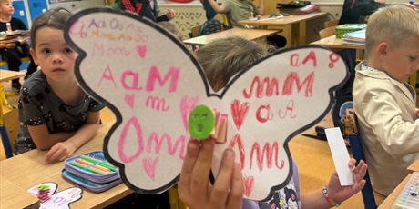 Powiększ grafikę: M jak motyl.
