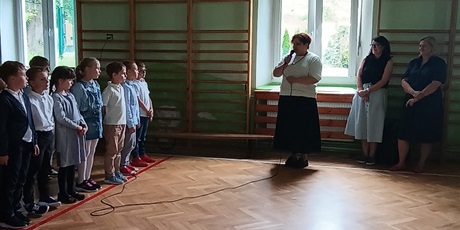 Powiększ grafikę: Pani Dyrektor dziękuje uczniom i nauczycielom  za przygotowanie uroczystości.