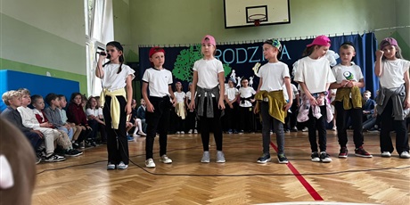 Powiększ grafikę: Deklamowanie wierszy.