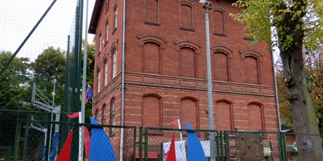 Powiększ grafikę: Budynek szkoły.