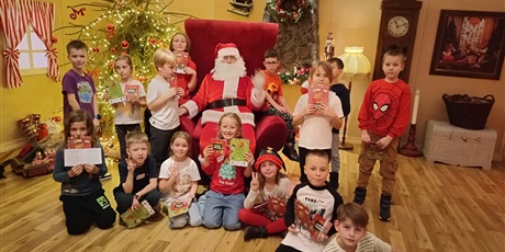 Powiększ grafikę: Zdjęcie z Mikołajem.