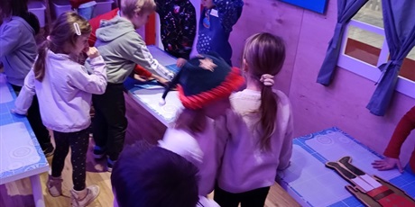 Powiększ grafikę: Tworzenie zabawek.