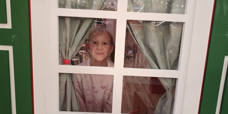 Powiększ grafikę: W okienku.