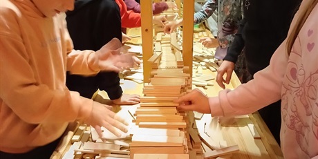 Powiększ grafikę: Budowa mostu.