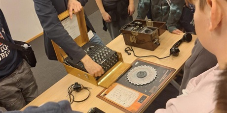 Powiększ grafikę: Działanie enigmy.