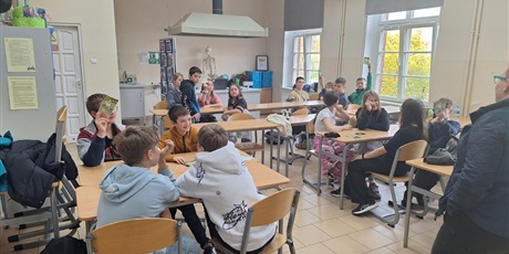 Powiększ grafikę: Odpowiadanie na pytania.