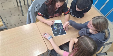 Powiększ grafikę: Praca w grupach.