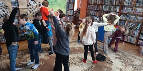 Powiększ grafikę: Zabawa w solne rzeźby.