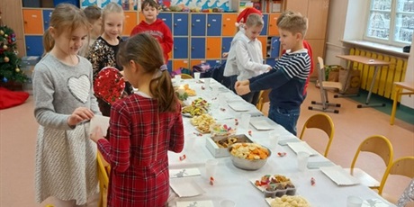 Powiększ grafikę: Łamanie opłatkiem.