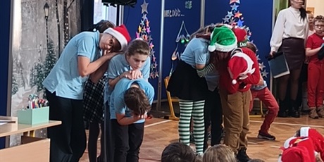 Powiększ grafikę: Taniec kl 4b.