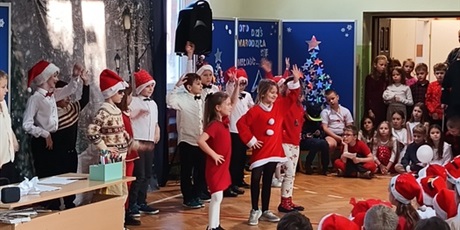 Powiększ grafikę: Układ taneczny kl 2b.