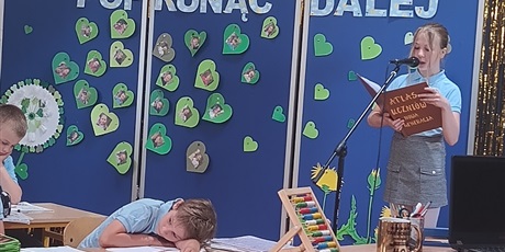 Powiększ grafikę: Iza w roli prowadzącej.