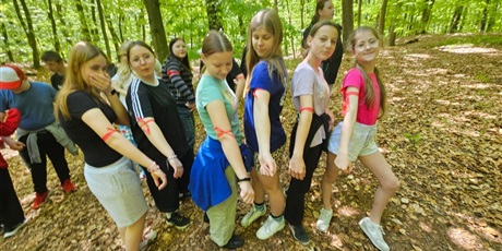 Powiększ grafikę: Grupa dziewcząt z klasy 6 i 7.