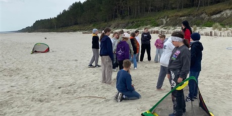 Powiększ grafikę: Zabawy na plaży.