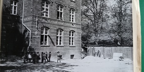 Powiększ grafikę: HISTORIA SZKOŁY